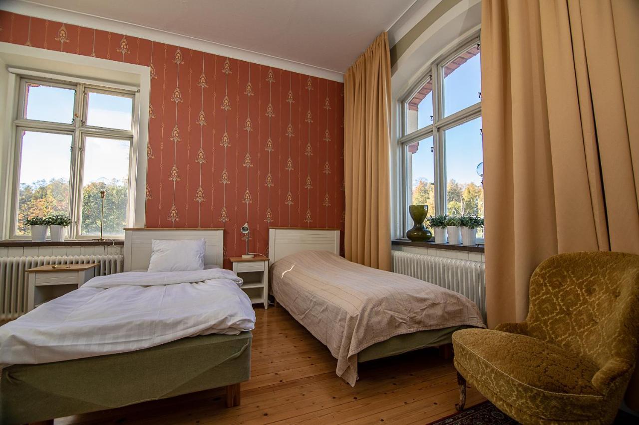 Hotell Station Скиннскаттеберг Экстерьер фото