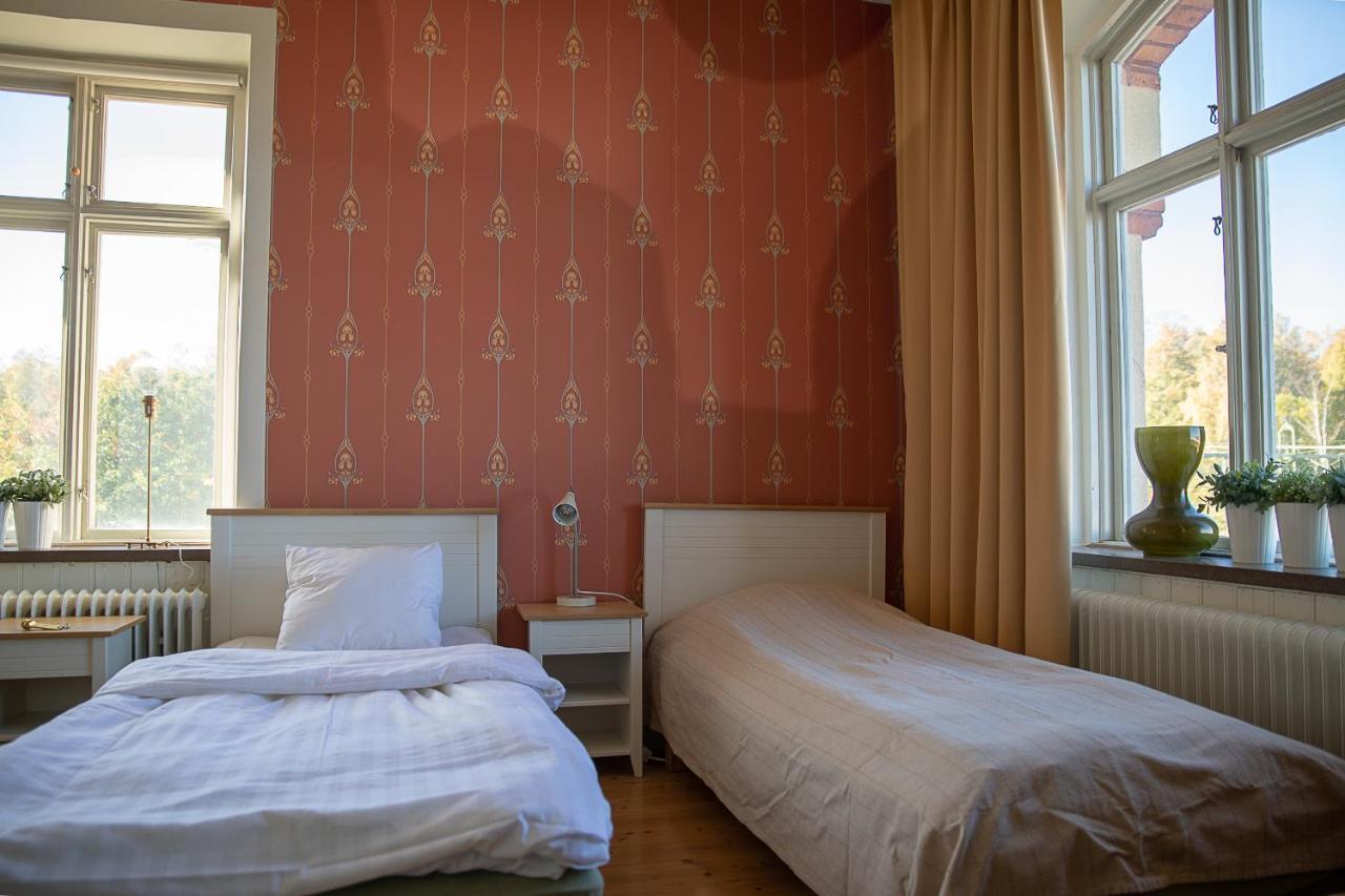 Hotell Station Скиннскаттеберг Экстерьер фото